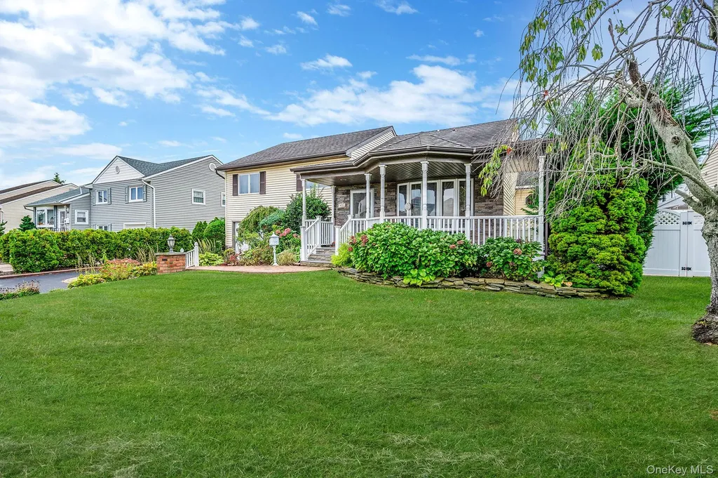 3676 Regent Lane Wantagh NY 11793