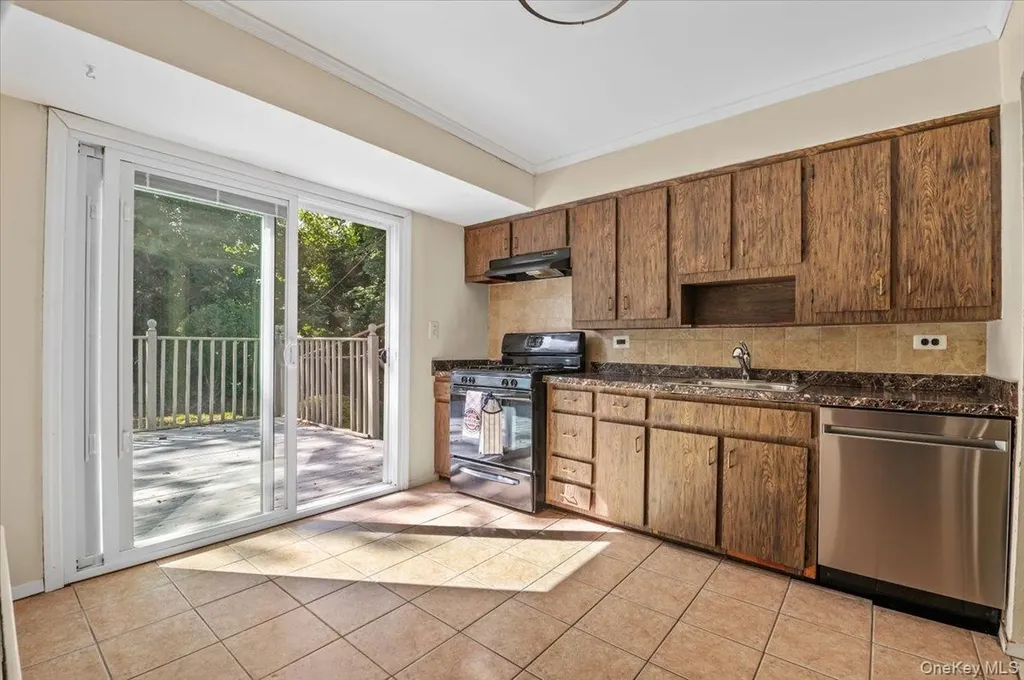15 Alma Lane Plainview NY 11803