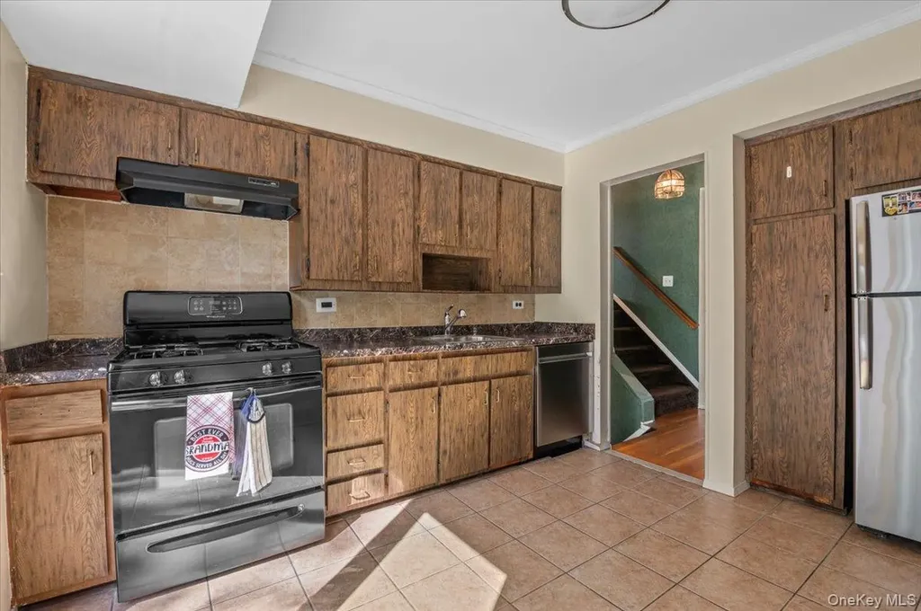 15 Alma Lane Plainview NY 11803