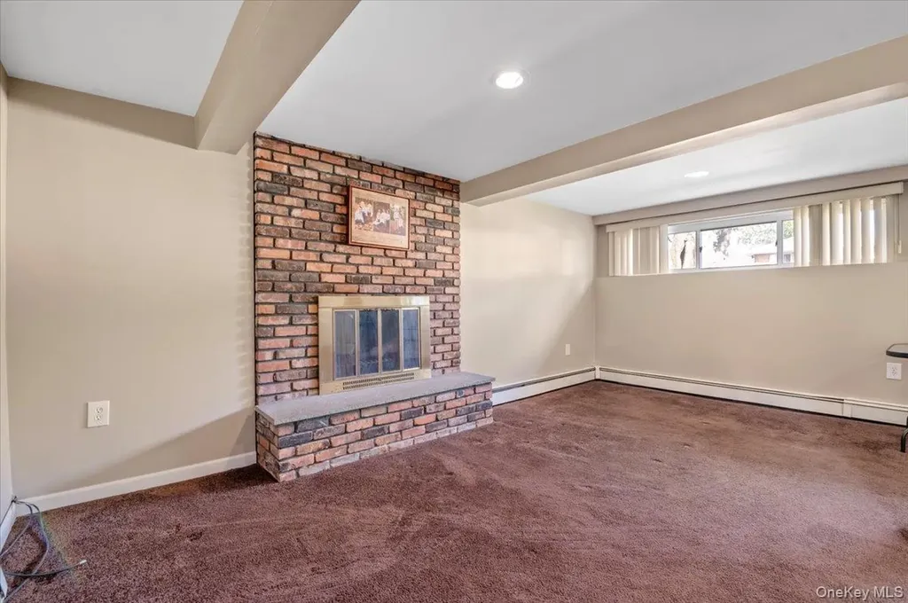 15 Alma Lane Plainview NY 11803