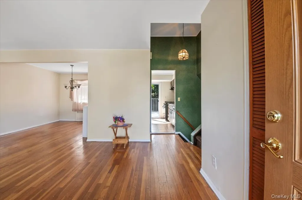 15 Alma Lane Plainview NY 11803