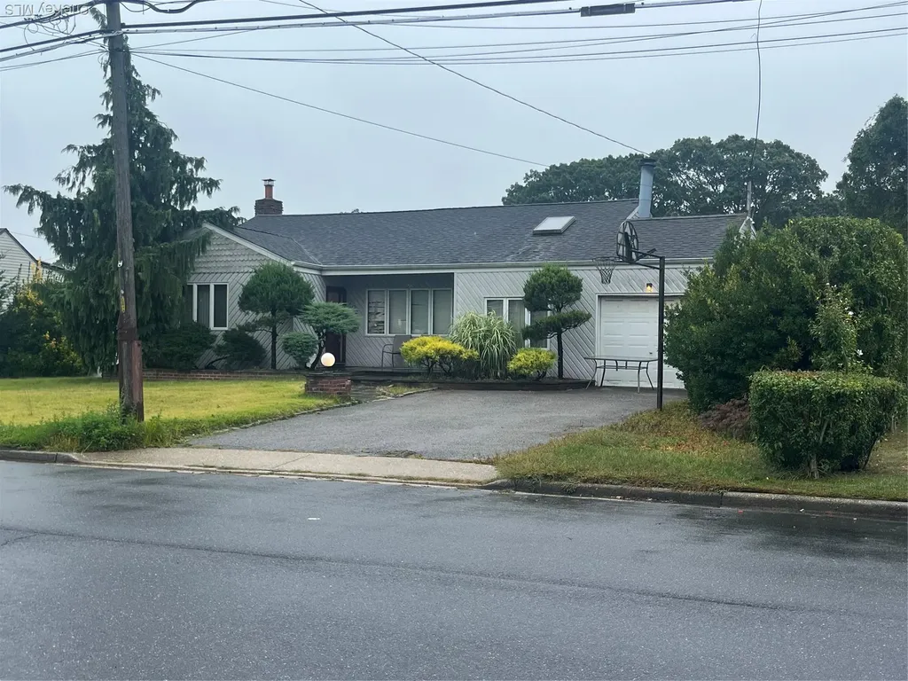 202 Hamilton Avenue Massapequa NY 11758