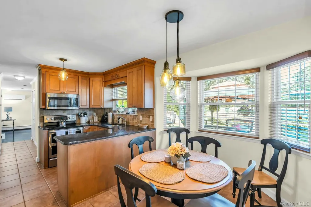 177 N Bicycle Path Selden NY 11784