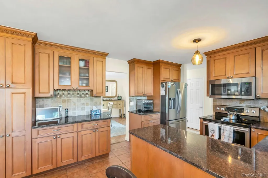 177 N Bicycle Path Selden NY 11784