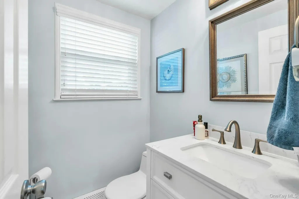 177 N Bicycle Path Selden NY 11784