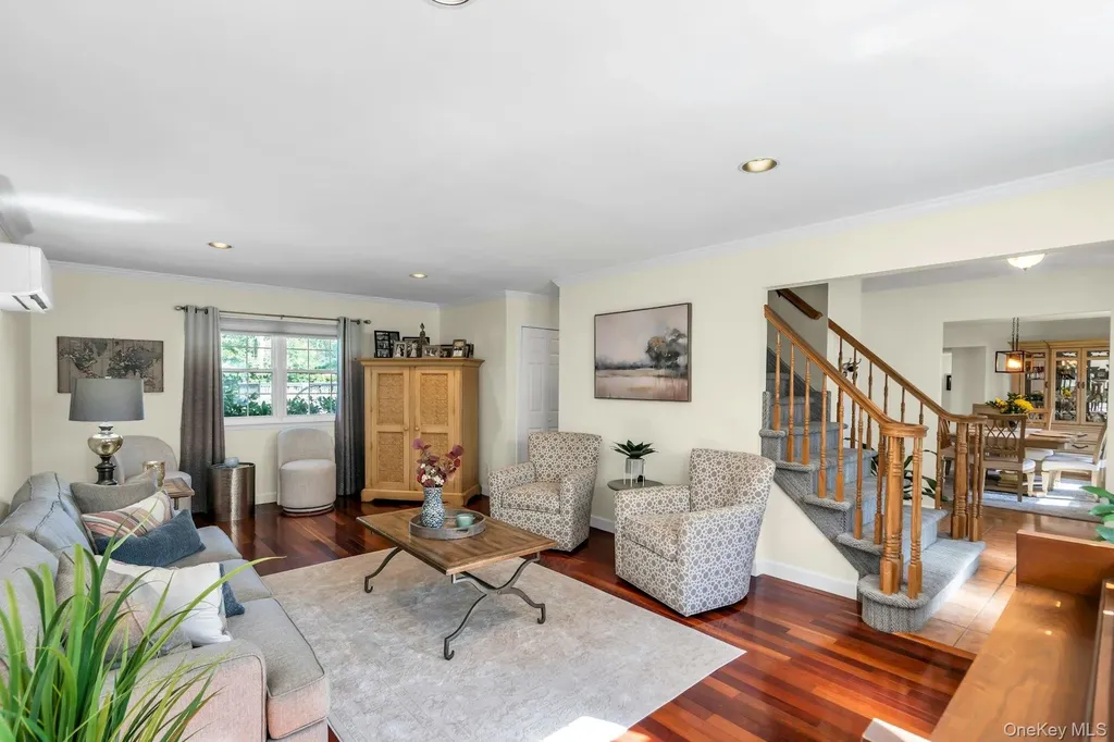 177 N Bicycle Path Selden NY 11784