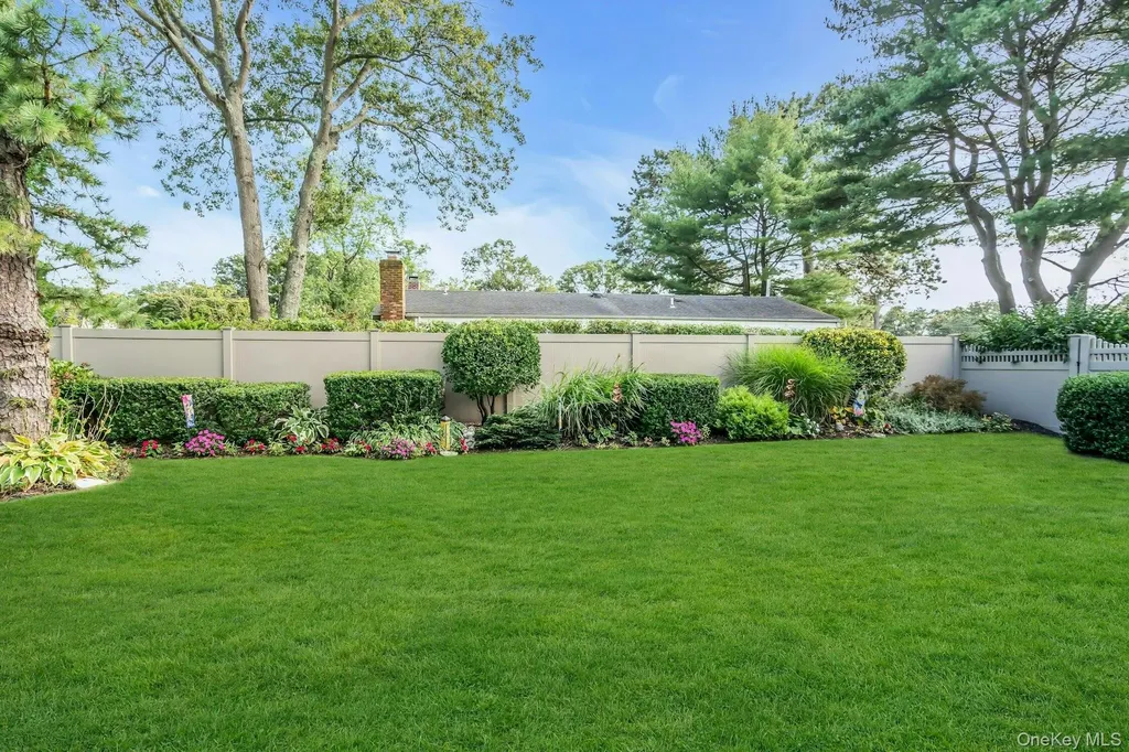177 N Bicycle Path Selden NY 11784