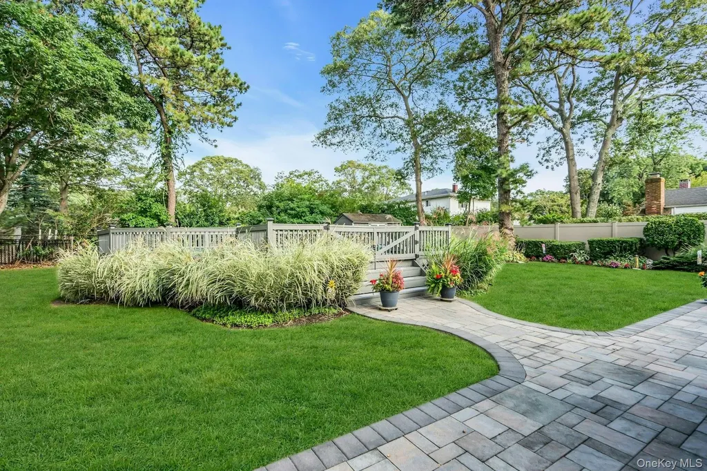 177 N Bicycle Path Selden NY 11784