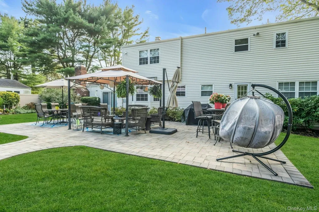 177 N Bicycle Path Selden NY 11784
