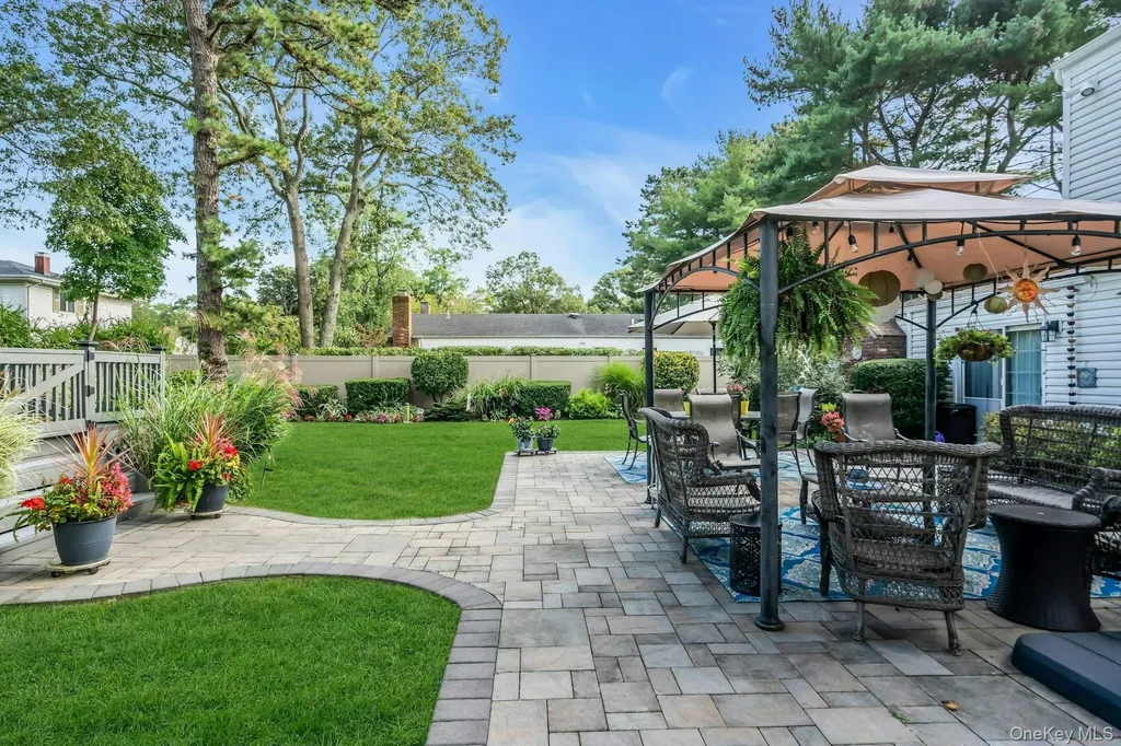 177 N Bicycle Path Selden NY 11784
