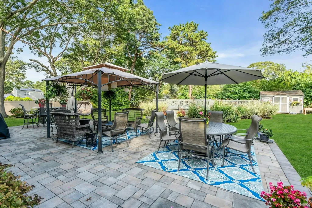 177 N Bicycle Path Selden NY 11784