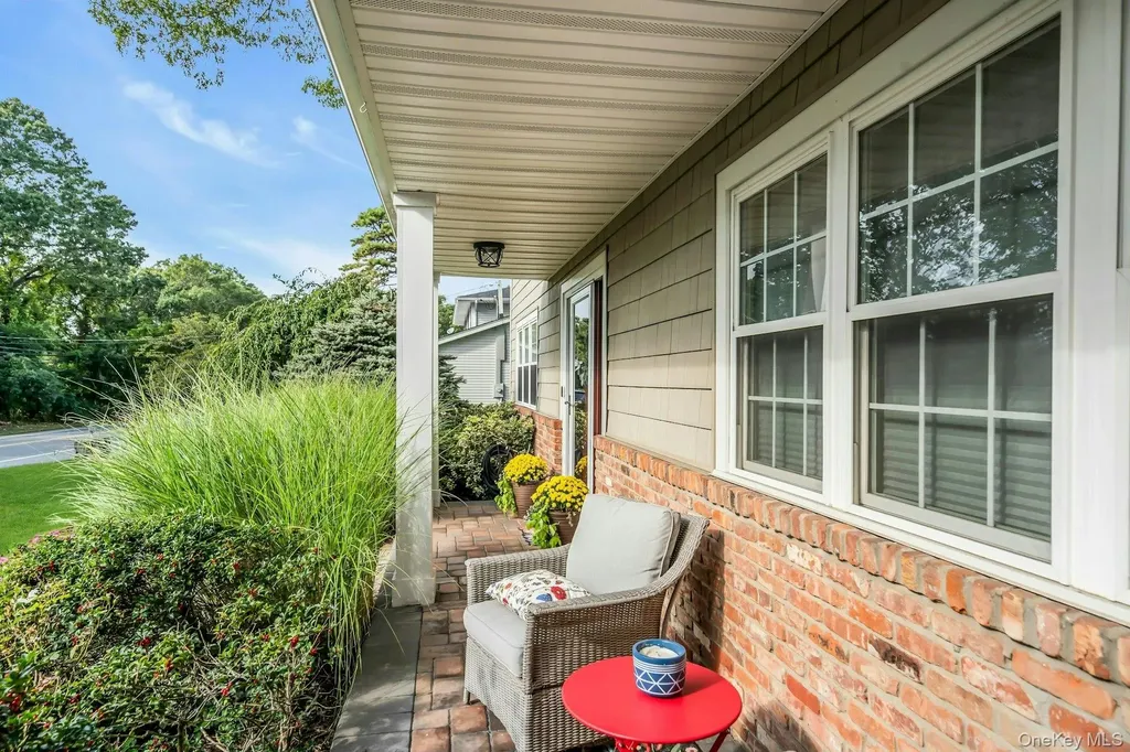 177 N Bicycle Path Selden NY 11784