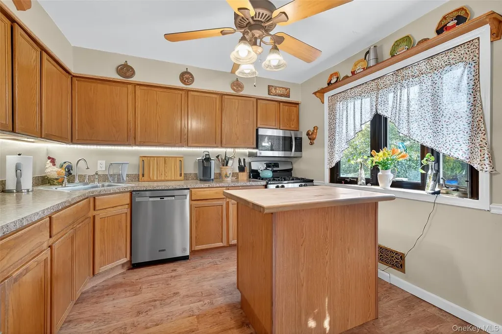 29 Red Barn Lane Middletown NY 10940