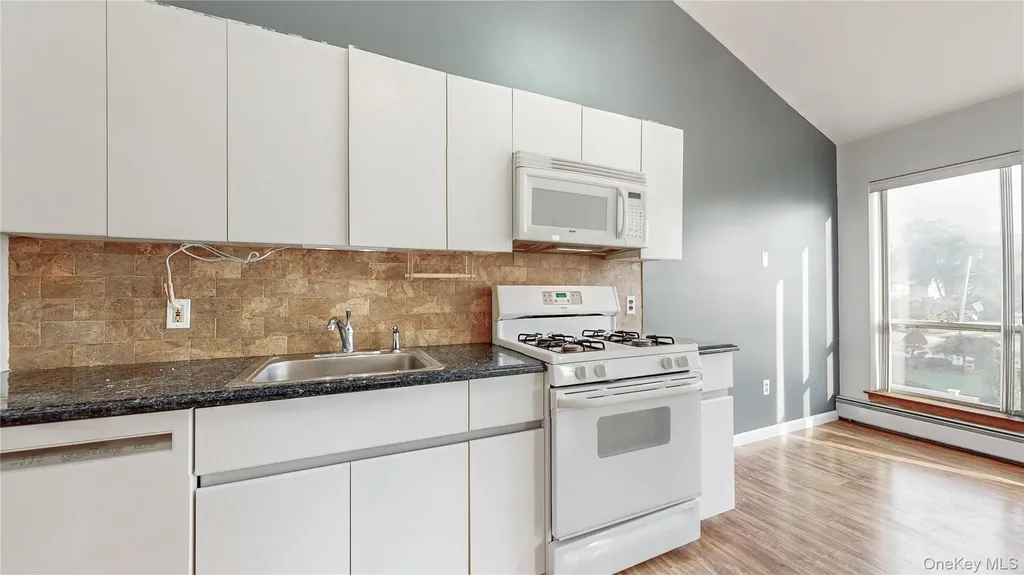 3268 Jackson Avenue Wantagh NY 11793