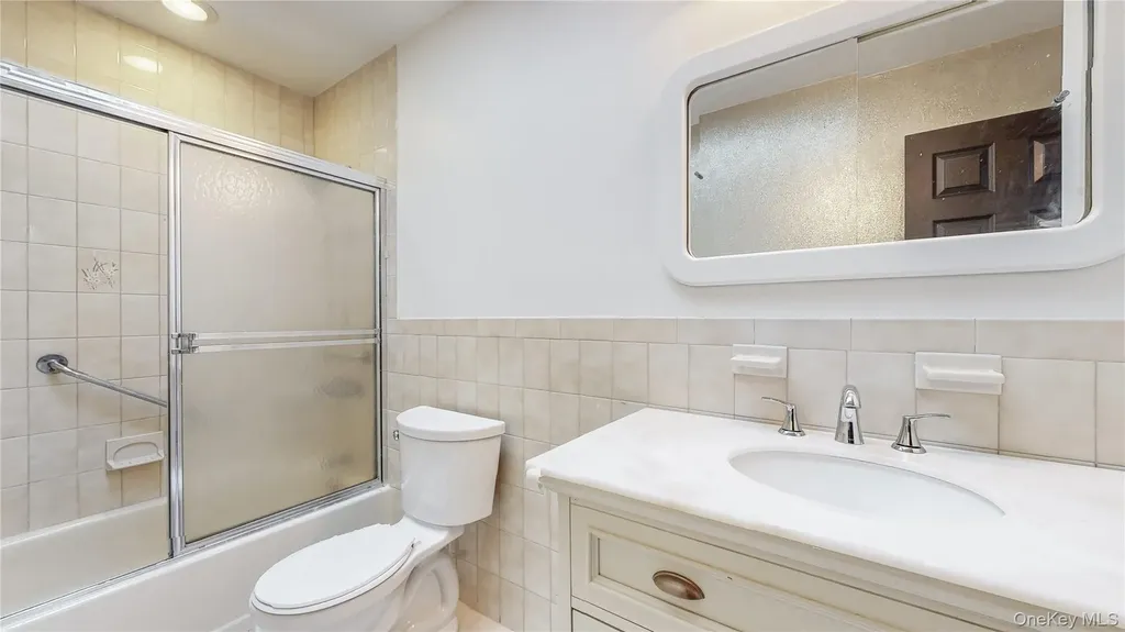 3268 Jackson Avenue Wantagh NY 11793