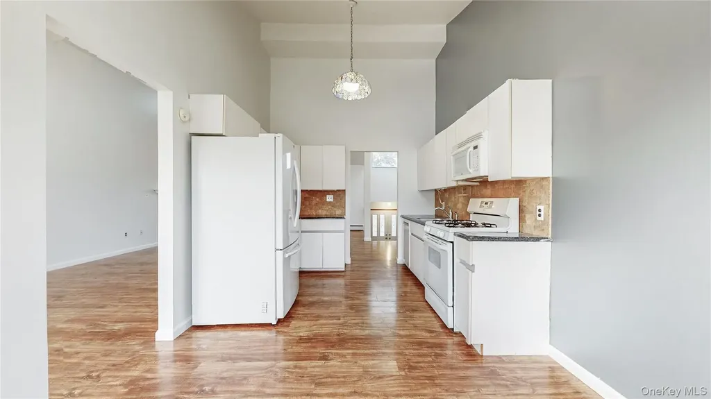 3268 Jackson Avenue Wantagh NY 11793