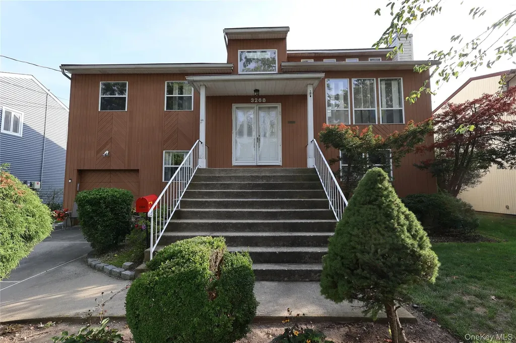 3268 Jackson Avenue Wantagh NY 11793