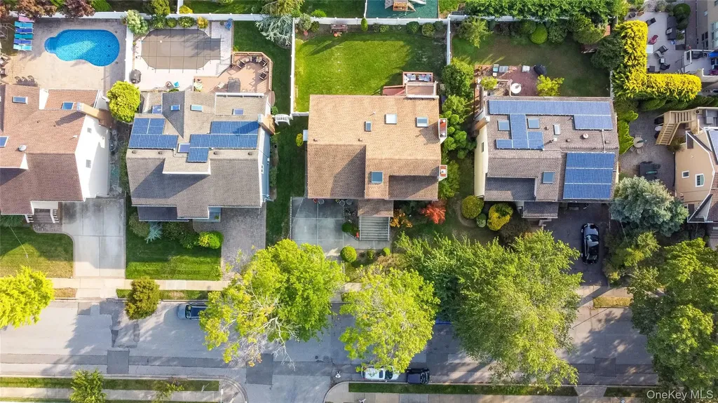 3268 Jackson Avenue Wantagh NY 11793