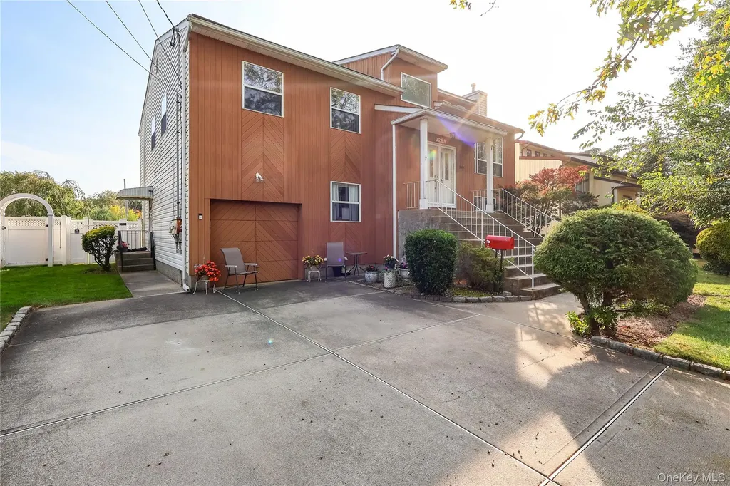 3268 Jackson Avenue Wantagh NY 11793