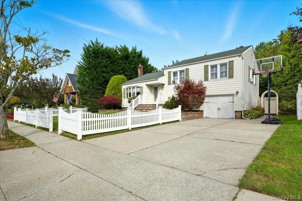3405 Lufberry Avenue Wantagh NY 11793