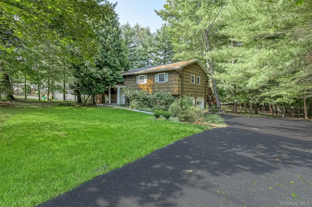 19 Mary Beth Drive Suffern NY 10901