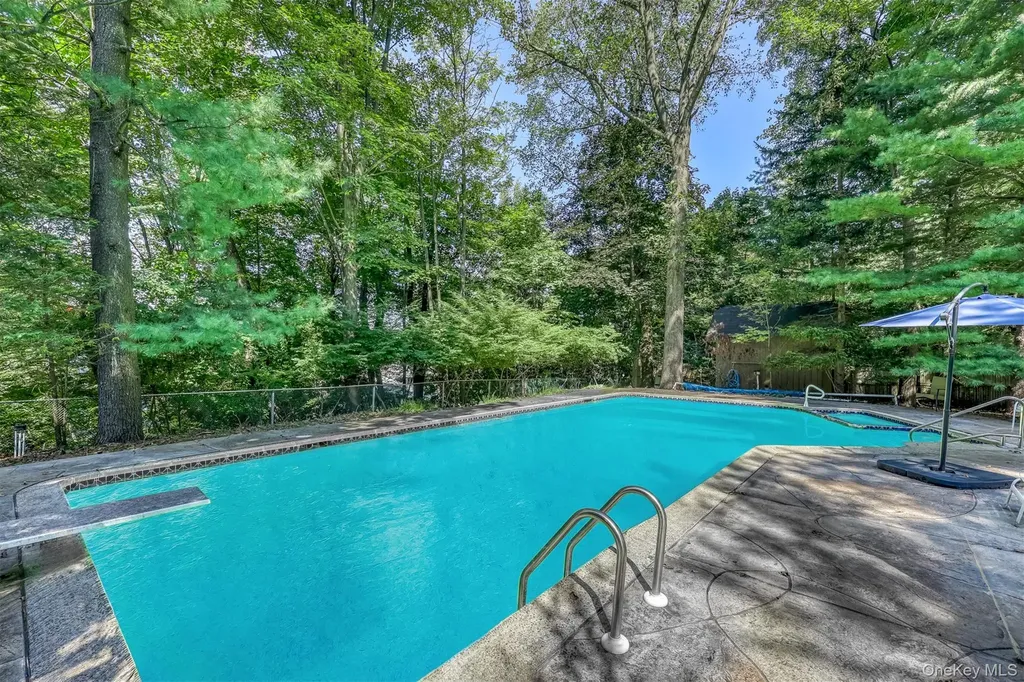 19 Mary Beth Drive Suffern NY 10901