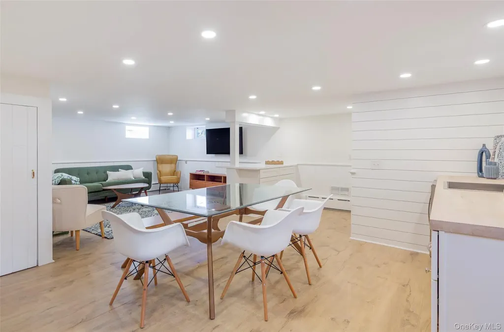 275 Maier Southold NY 11971