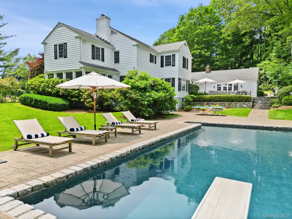 3 Round Hill Place Chappaqua NY 10514