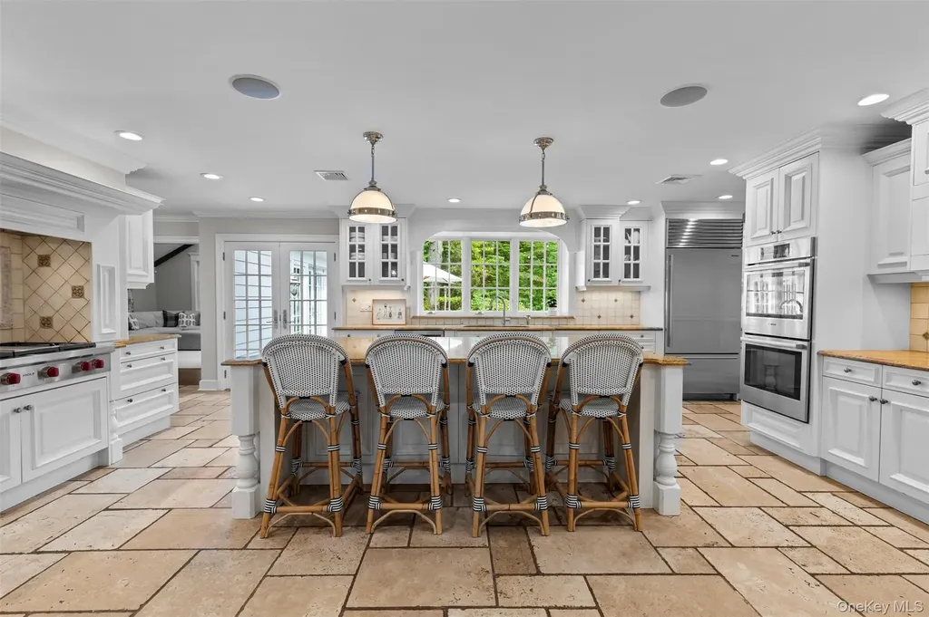 3 Round Hill Place Chappaqua NY 10514