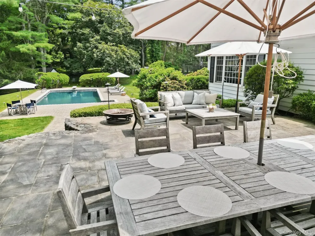 3 Round Hill Place Chappaqua NY 10514