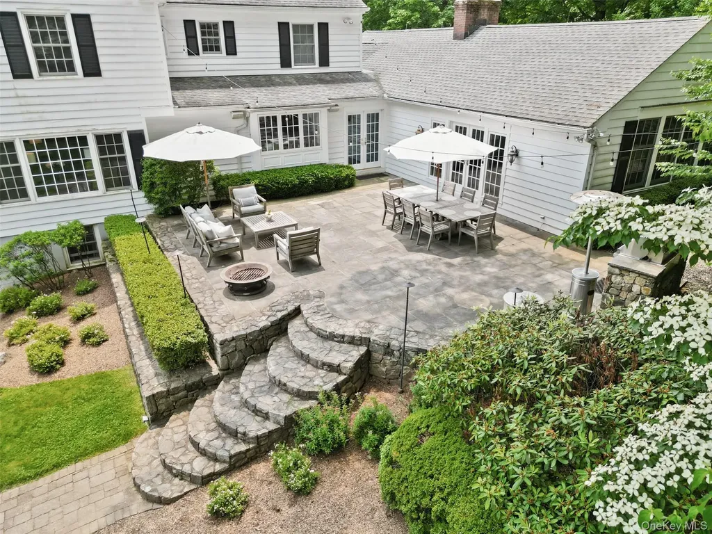 3 Round Hill Place Chappaqua NY 10514