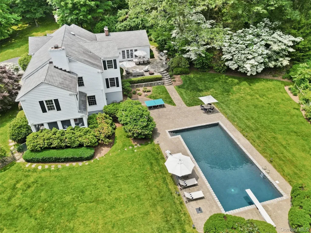 3 Round Hill Place Chappaqua NY 10514