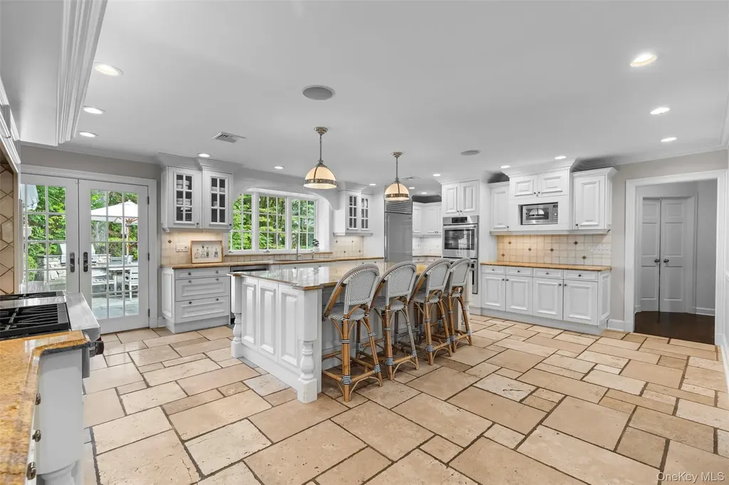 3 Round Hill Place Chappaqua NY 10514