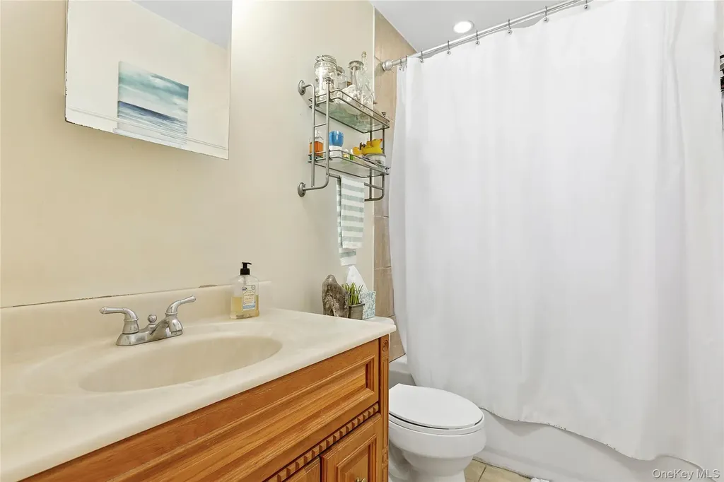 32 Atlantic Avenue Hampton Bays NY 11946