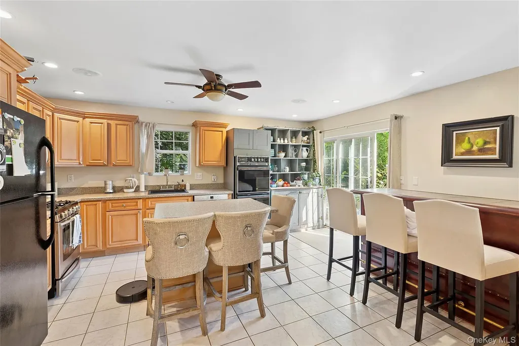 32 Atlantic Avenue Hampton Bays NY 11946