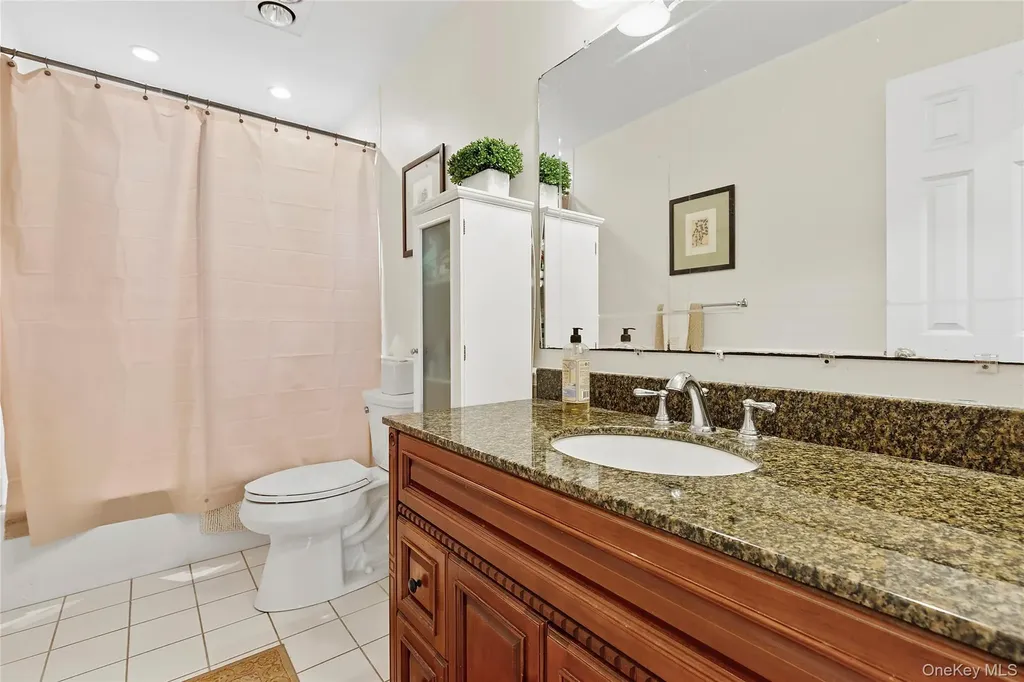 32 Atlantic Avenue Hampton Bays NY 11946
