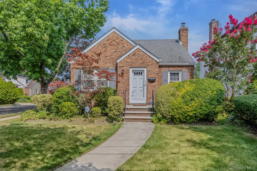 1218 Terrace Boulevard New Hyde Park NY 11040