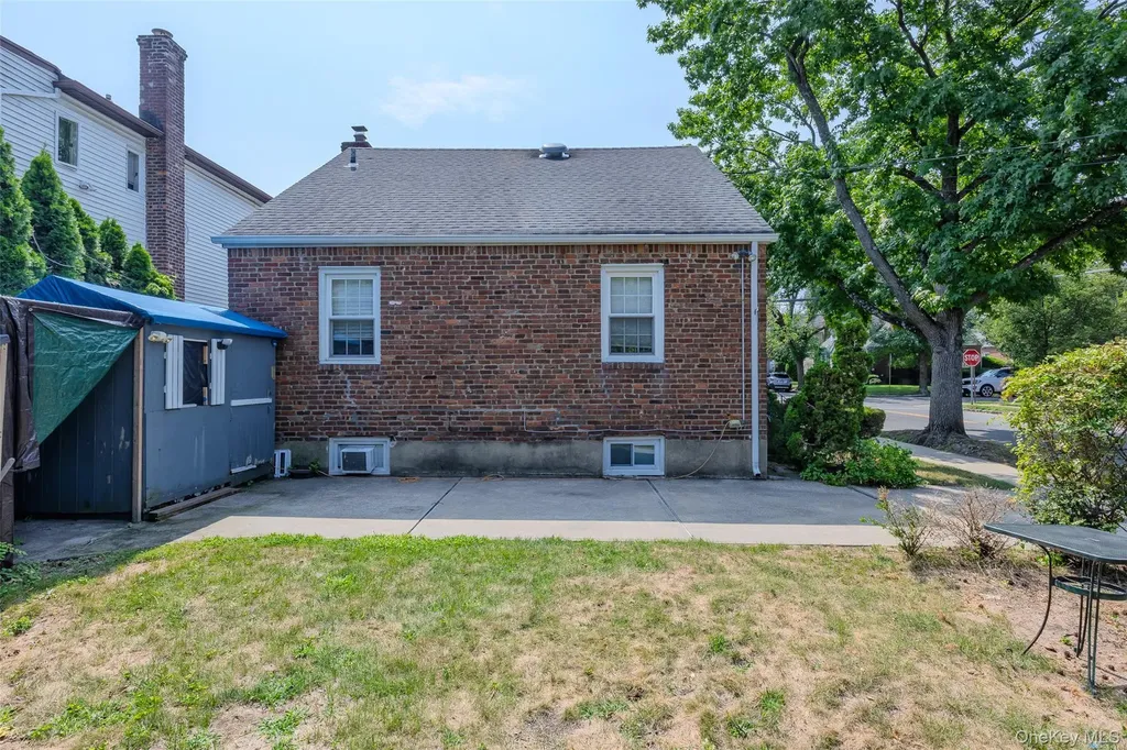 1218 Terrace Boulevard New Hyde Park NY 11040