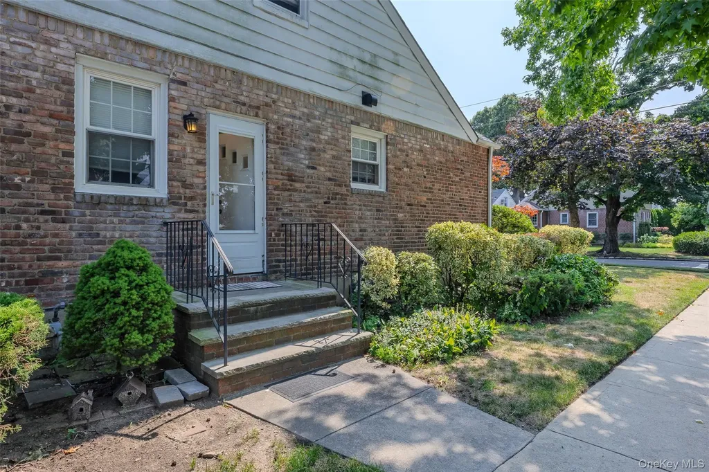 1218 Terrace Boulevard New Hyde Park NY 11040