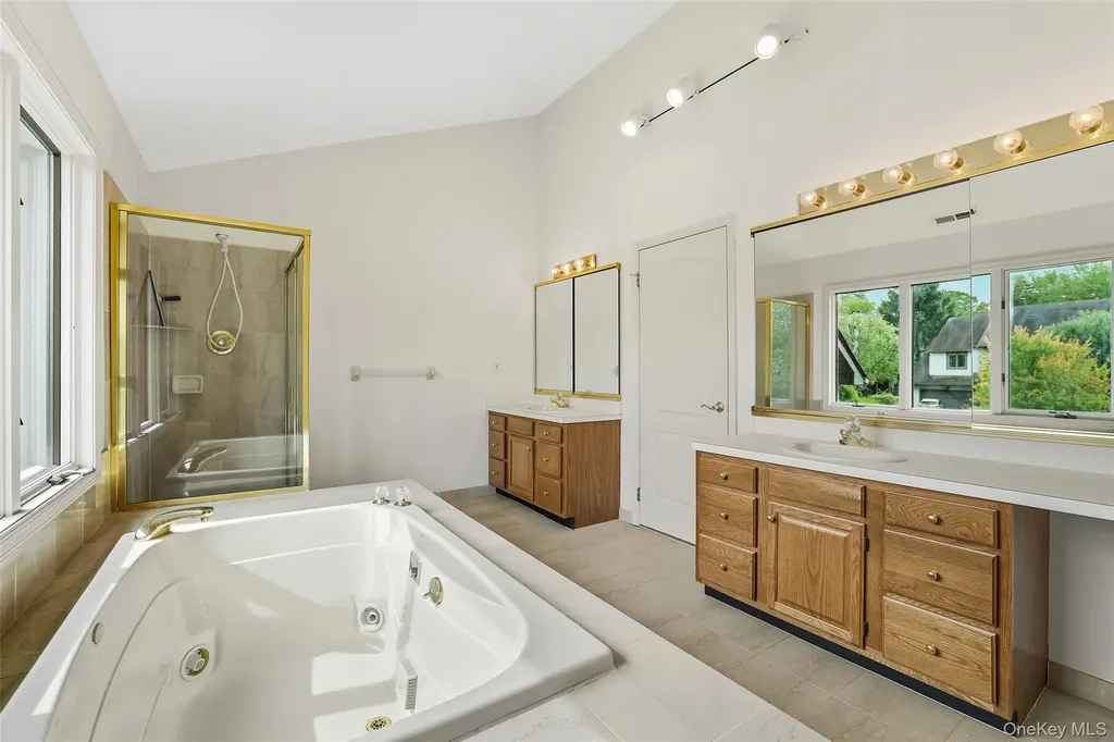8 Persimmon Lane White Plains NY 10605