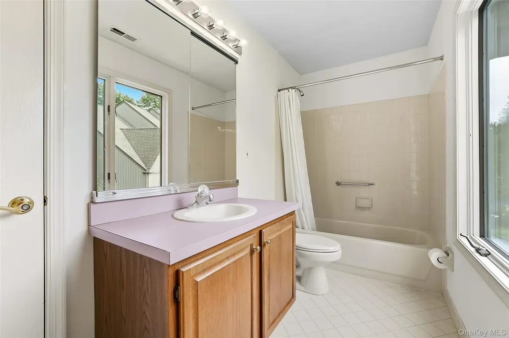 8 Persimmon Lane White Plains NY 10605