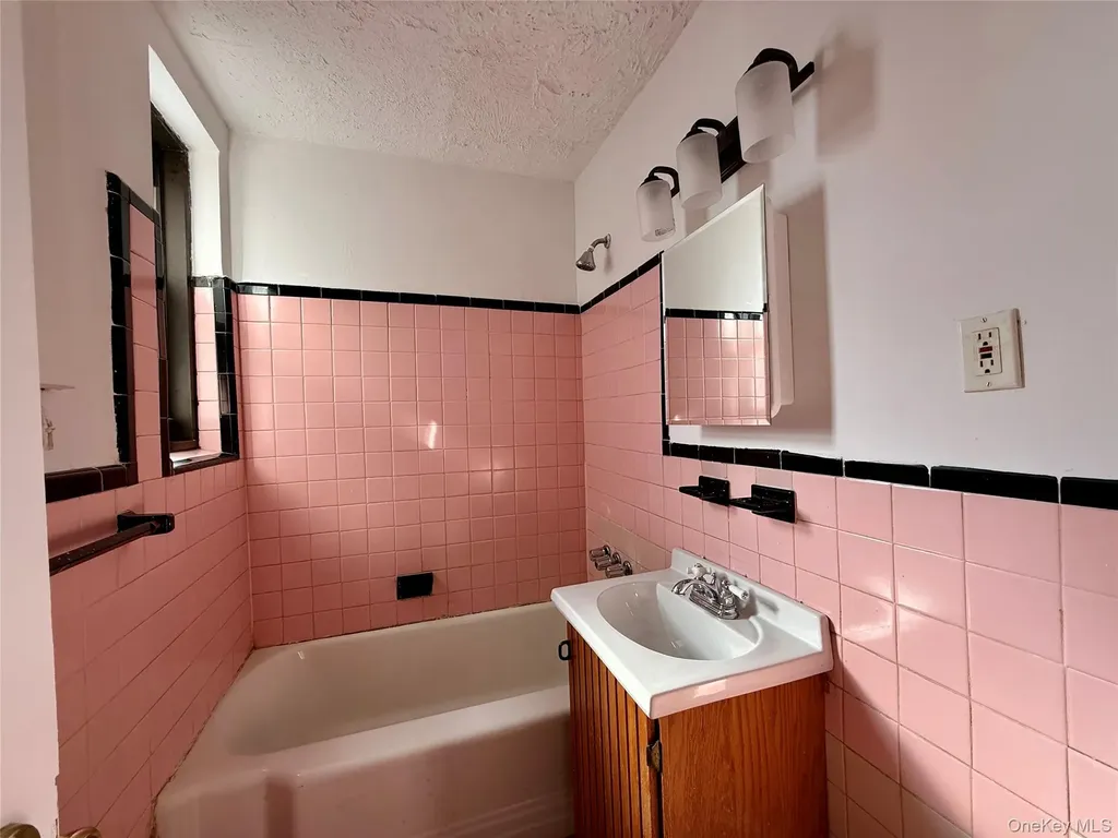 112-24 Northern Boulevard Corona NY 11368