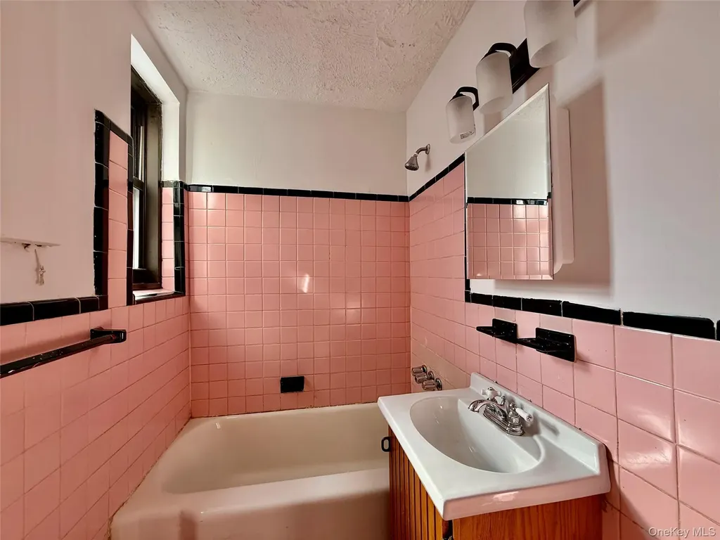 112-24 Northern Boulevard Corona NY 11368