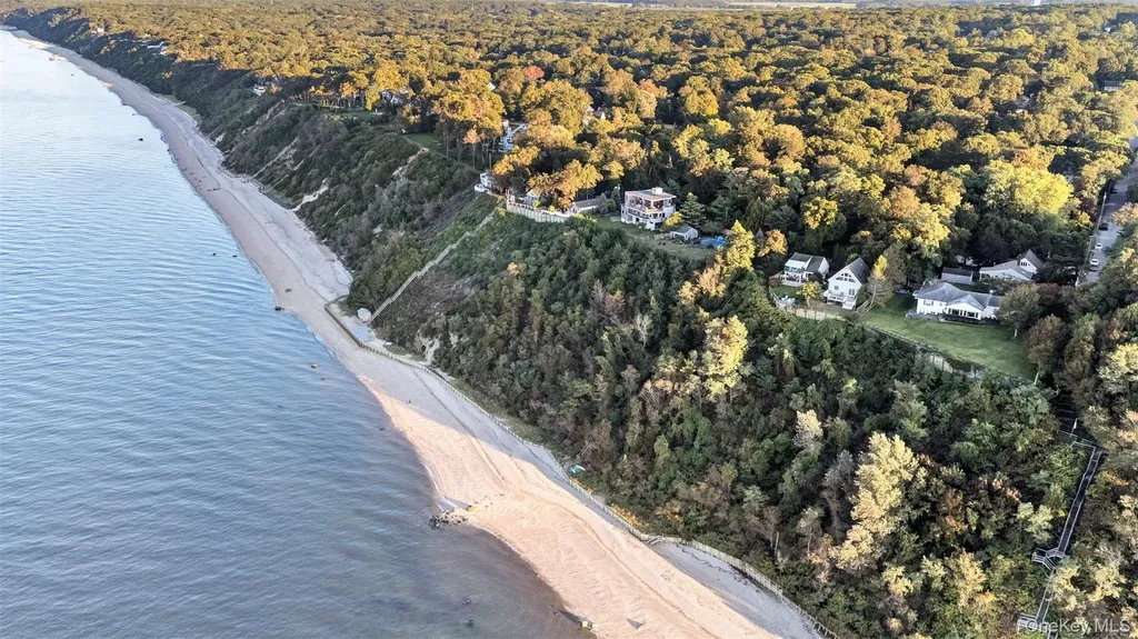 81 Beach Road Wading River NY 11792