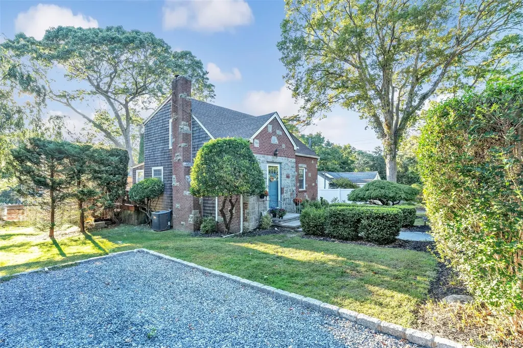 81 Beach Road Wading River NY 11792