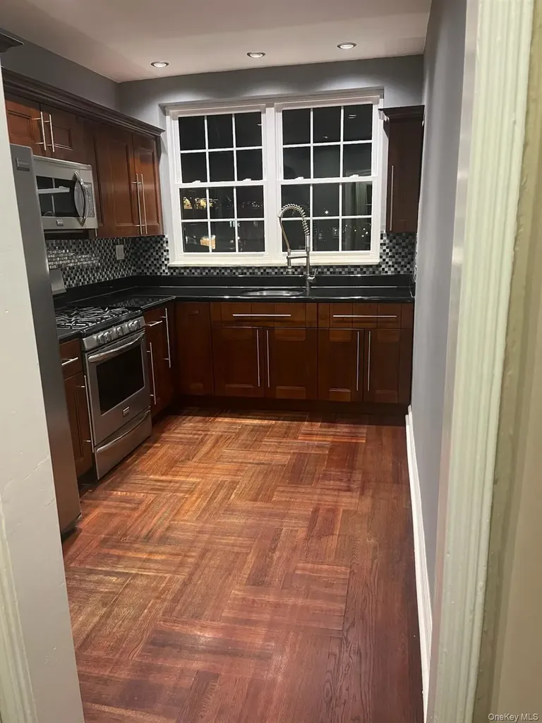 1270 Whiteplains Road Bronx NY 10472