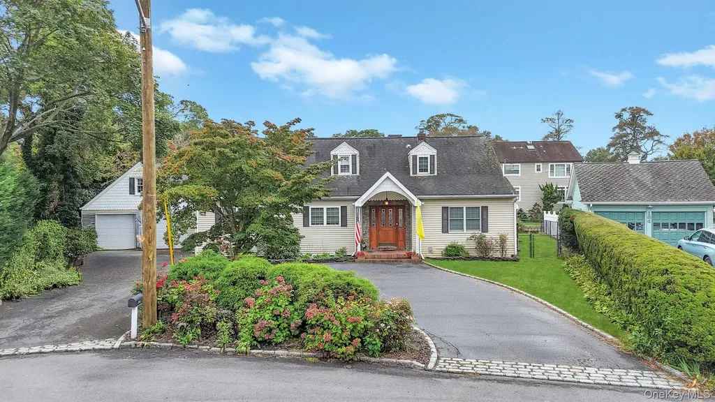 190 Connetquot Drive Oakdale NY 11769