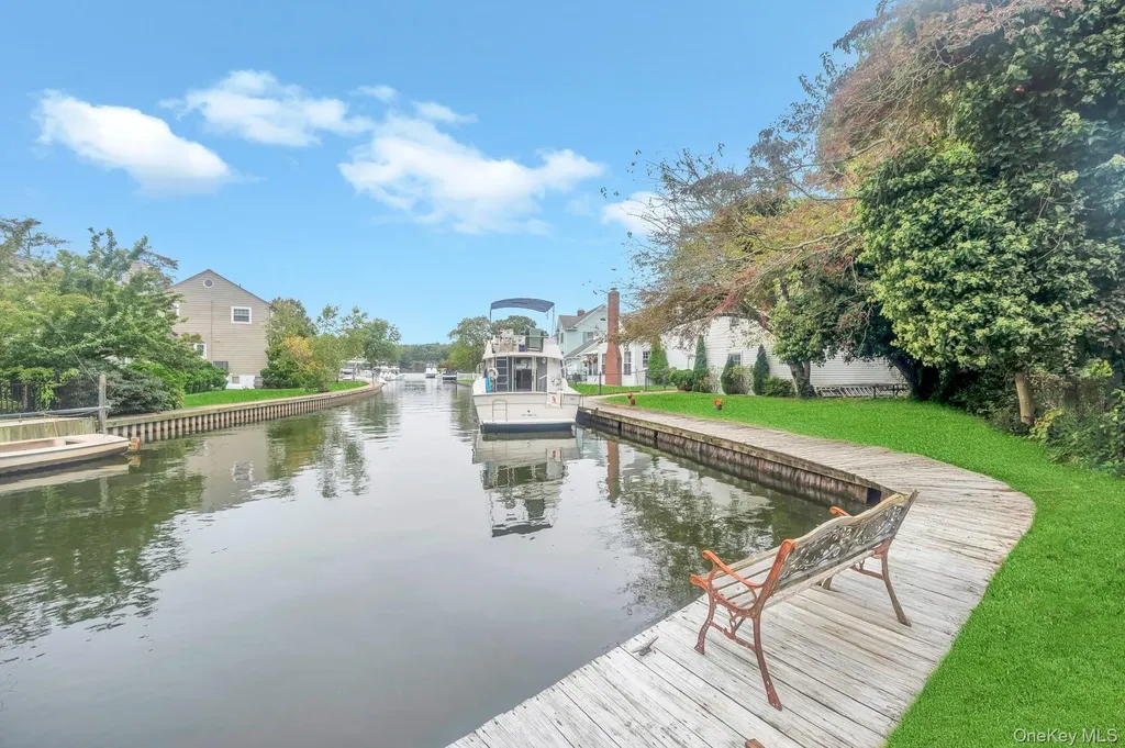 190 Connetquot Drive Oakdale NY 11769