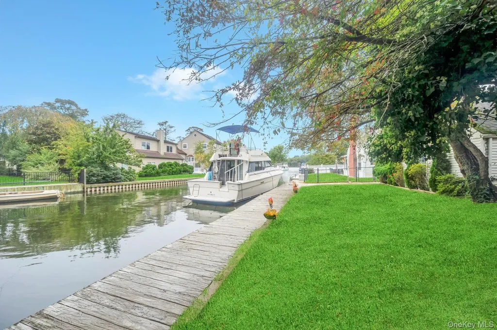 190 Connetquot Drive Oakdale NY 11769