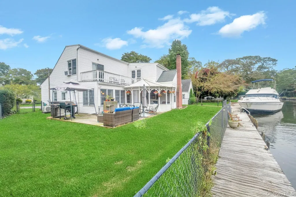 190 Connetquot Drive Oakdale NY 11769